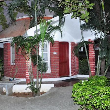Green Coconut Resort Ченнаї Екстер'єр фото