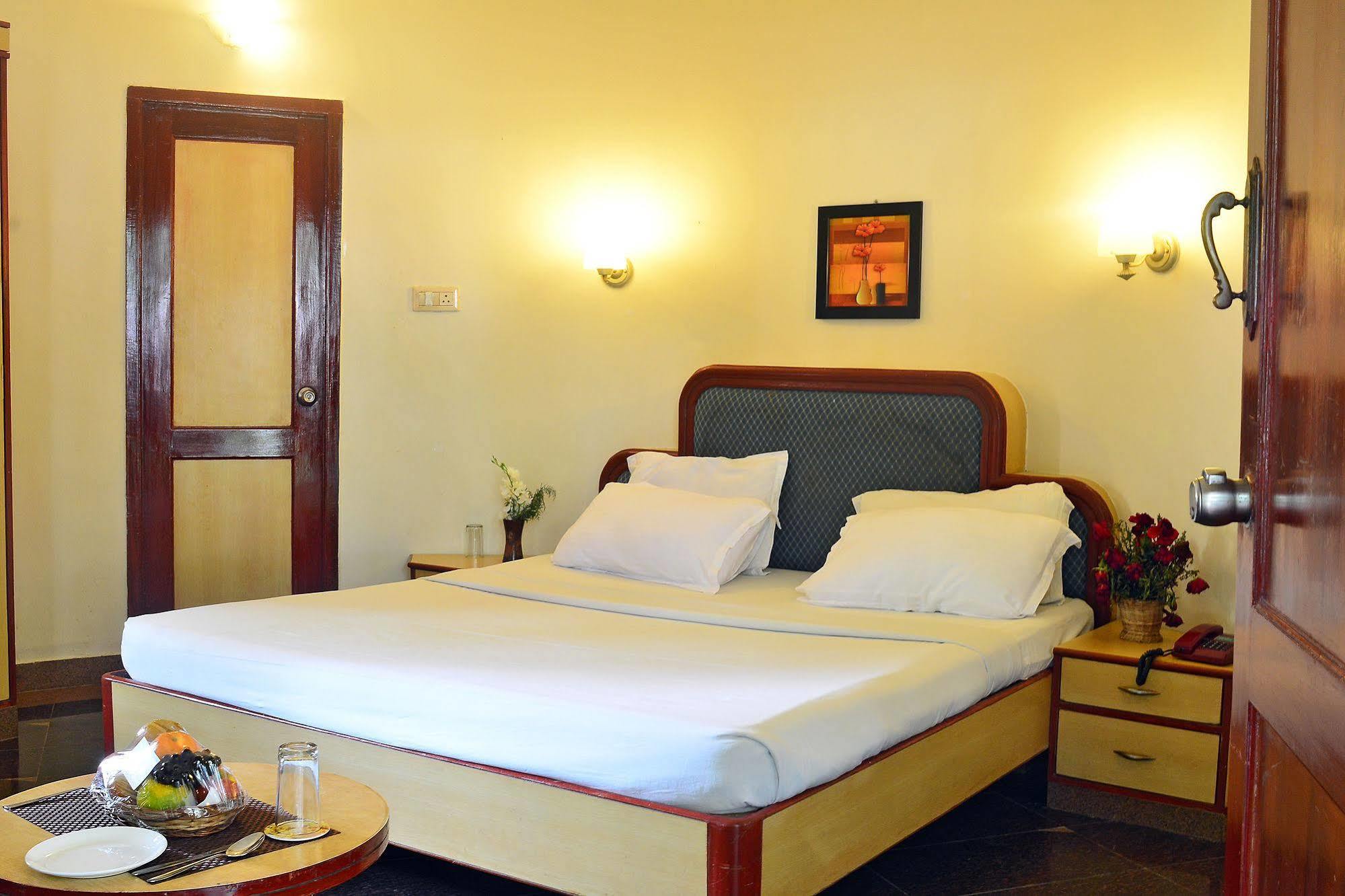 Green Coconut Resort Ченнаї Екстер'єр фото